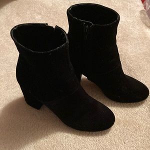 Black Velvet American Eagle Ankle High Heeled Boots Size 7